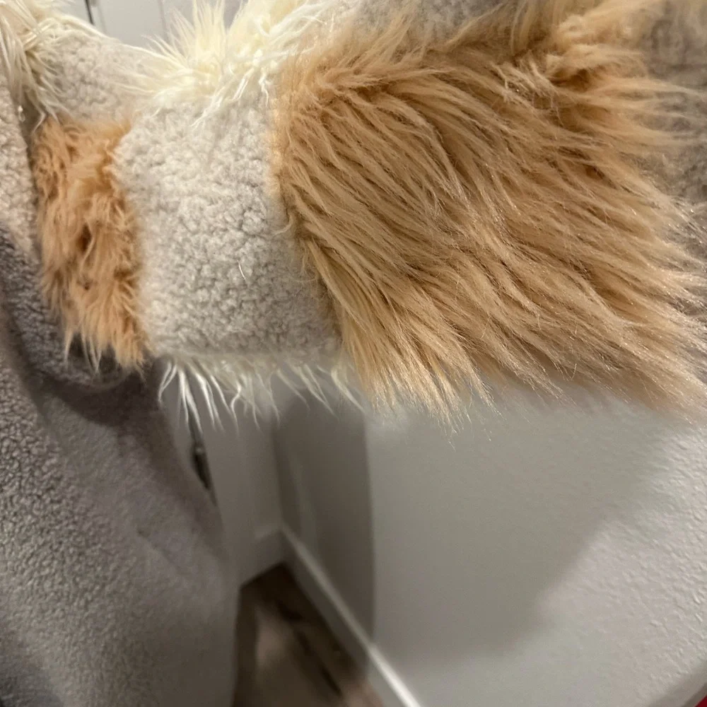 Cozy Faux Fur and Sherpa Jacket - Picture 4 of 8